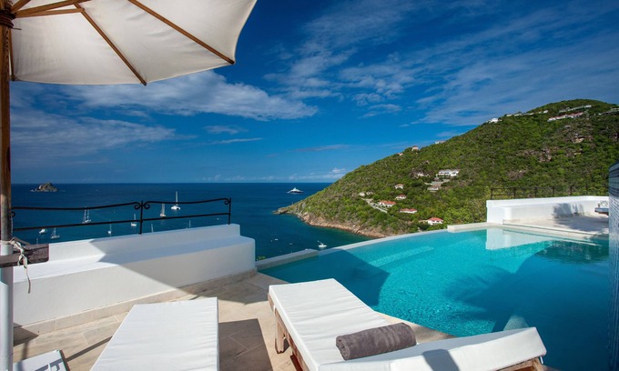 Flamands Villa | 4 bedroom villa offering a spectacular view of the yachts and the port of Gustav