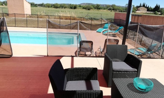 Cournonsec House | 4-bedroom villa, open view over fields, swimming pool, enclosed garden