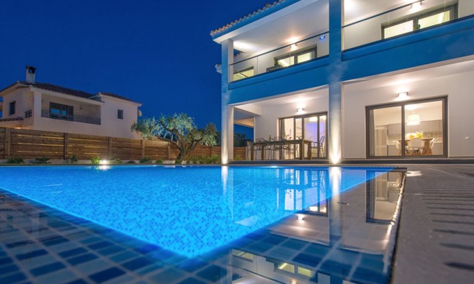 Tsilivi Villa | 4 bedroom Villa, sleeps 8 with Pool, Air Con, FREE WiFi and Walk to Shops