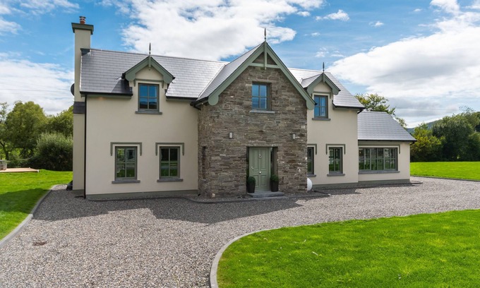 Kenmare House | 4 bedroomed luxury home in a quiet area