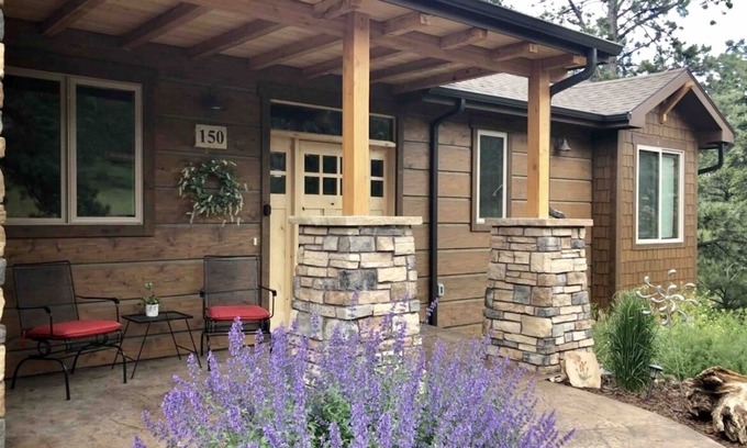 Estes Park House | 4 bedrooms 3 bath close to downtown and RMNP- beautiful!