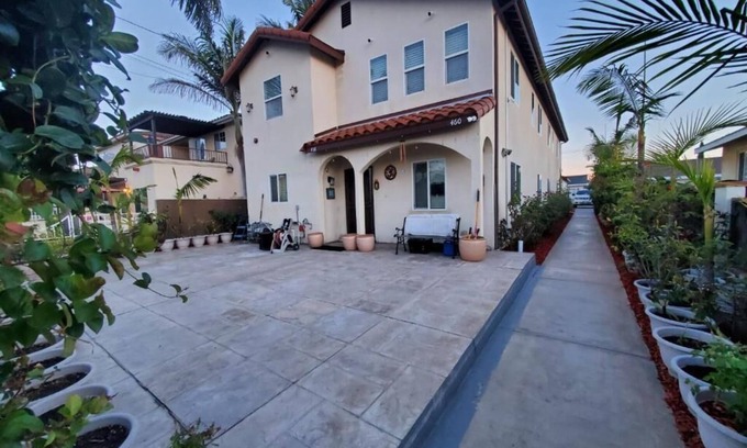 Central San Pedro House | 4 Bedrooms 3 Full Bath hops away from Marina & Beach.