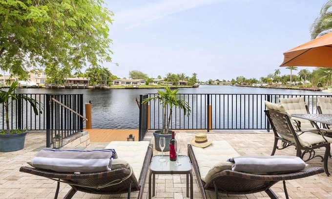 Cypress Lakes House | 4 bedrooms/4bathroom House 1 mile from Beach on Wide Canal with Pool and Jacuzzi