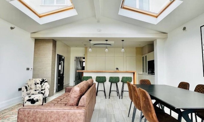 Cannon Hill House | 4 Beds 3 Bath House with Parking close to Tube