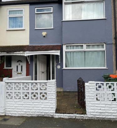 Custom House House | 4 Beds Sleeps 15 near Lcy Airport & ExCel London
