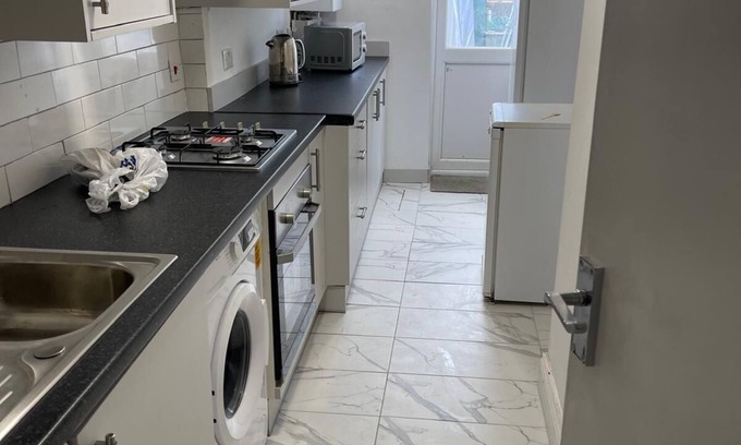 Custom House House | 4 Beds, Sleeps 15, Near Lcy Airport & Excel London
