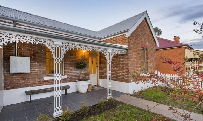 Central Mudgee House | 4 beds, sleeps 6: Gladstone Cottage - 5 min walk to town centre