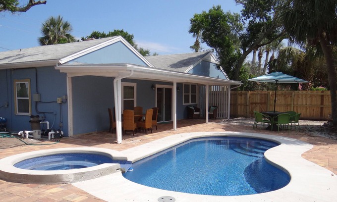 Jacksonville Beach House | 4 blocks from Jacksonville Beach
