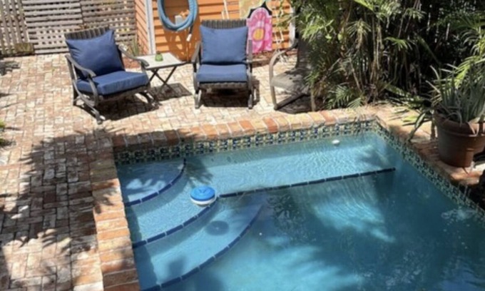 Old Town Apartment | 4 blocks from Duval and 7 blocks from the beach