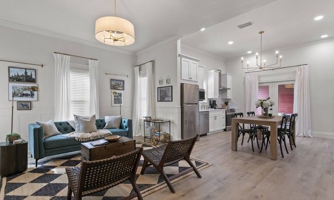 Tampa Heights House | 4 blocks to Riverwalk & Armature Works with 2 King Bedrooms plus Dreamy Porch
