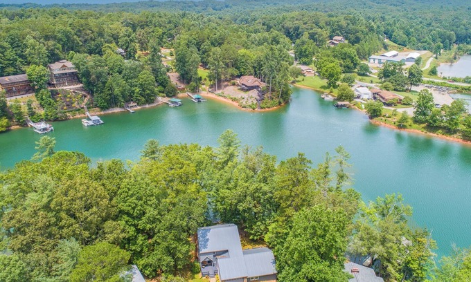Blairsville House | 4 BR, 4 BA Lakeside Cabin with Private Dock, Hot tub, and Pool Table!