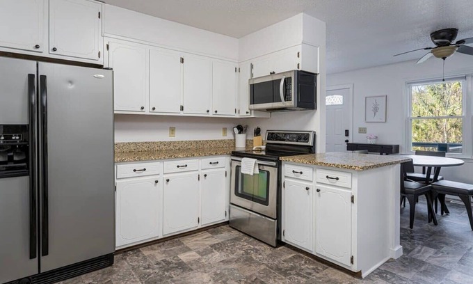 Royal Pines House | 4 BR Family Retreat Close to Biltmore & DT