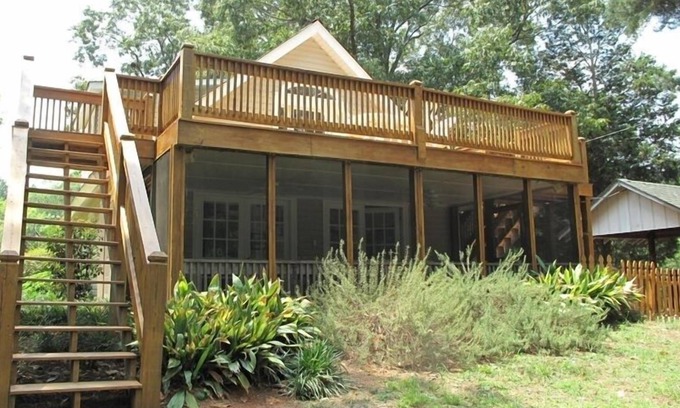 Hartwell House | 4 BR House on Lake with Private Dock, Behind Gum Branch Mega Ramp.