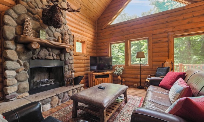 Boyne City Cabin | 4 BR Mountain Cabin | Private Hot Tub | Ski-in/Ski-out | Sleeps 13 Guests!