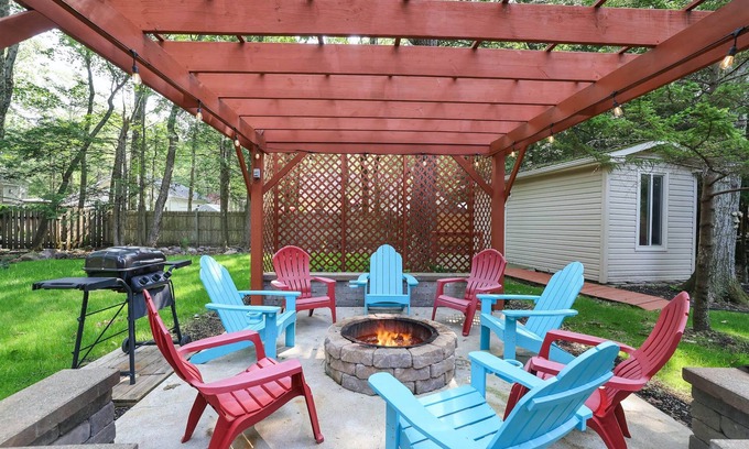 Pocono Summit House | 4 Br Retreat, Hot Tub, Sauna, Pool & Beach access