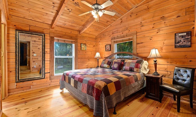 Johnson County House | 4 Brd 3 Bath on 6 acres near KC, Lee's Summit, Blue Springs, Kingsville.
