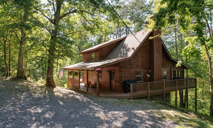 Gatlinburg - Pigeon Forge Cabin | 4 Cabins, Sleeps 26 | Hot Tubs, Firepit, Game Room, Mtn Views | Dudley Buyout