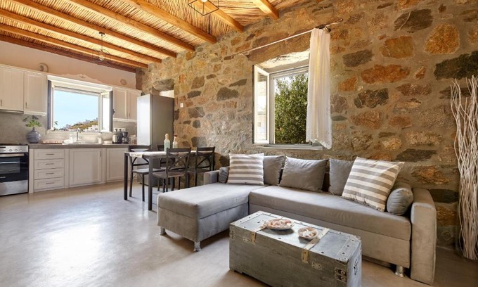 Livadi Apartment | 4 Epoxes Serifos