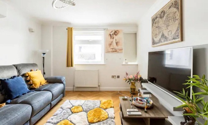 Golders Green Apartment | 4 Guests - 2 Bedrooms - Quick links Central London