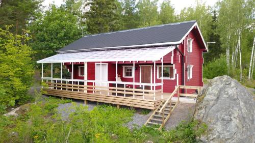 Naantali Ski Chalet | 4 hengen luhtimökki