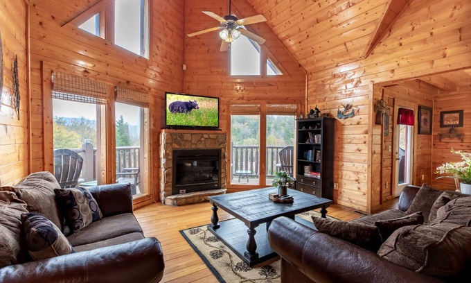Sevierville Cabin | 4 Jetted Tubs, Close To Attractions, 5 Bedrooms w/Attached Bathrooms
