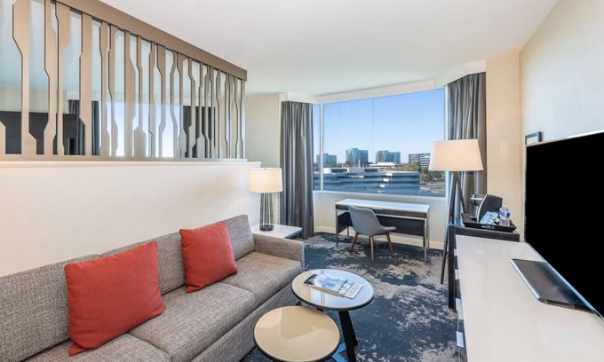 Redwood Shores Hotel | 4 Junior King Suite at Grand Bay San Francisco Hotel, Pet-friendly Property