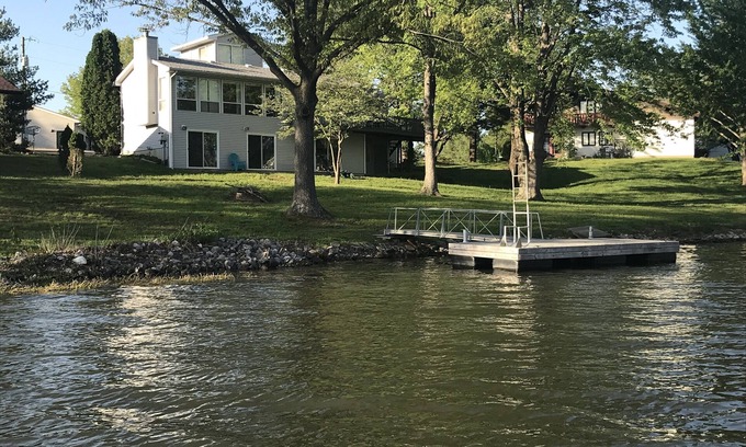 Marion House | 4 Kayaks and No Stairs to Water!