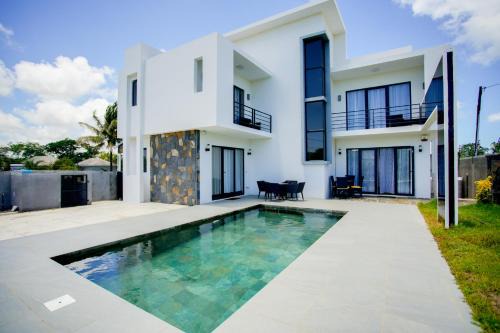 Grand-Baie Villa | 4 King Size Bed Villa with Pool & BBQ Grand Baie
