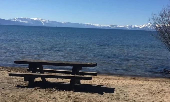 Kings Beach Apartment | #4 Lakeview- Perfect Location with Hot tub and Dog friendly Beach Access