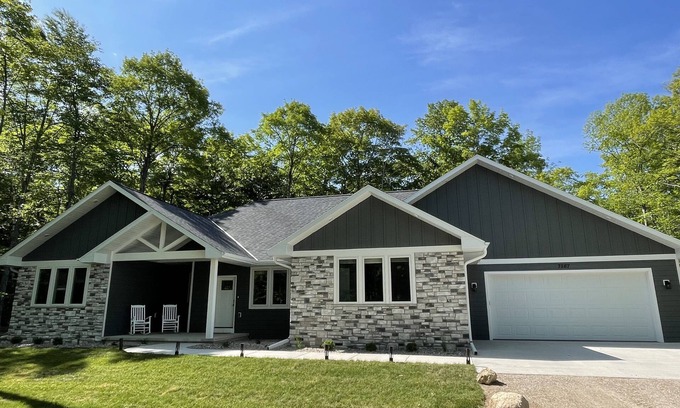 Egg Harbor House | 4 Master Suite Home that Sleeps 12 in the Heart of Door County ~ Hot tub