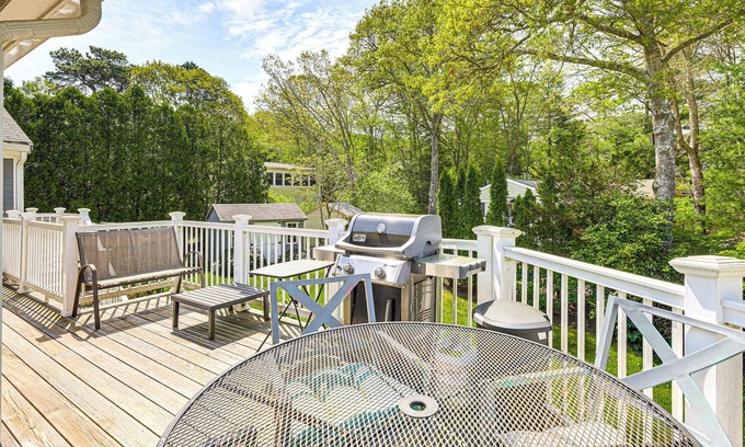Mashpee Neck Cottage | 4 Mi to Beach: Cape Cod Retreat in Mashpee!