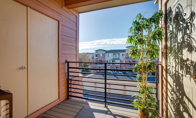 Northeast Park Hill Condo | 4 Mi to Downtown Denver: Condo w/Community Perks!