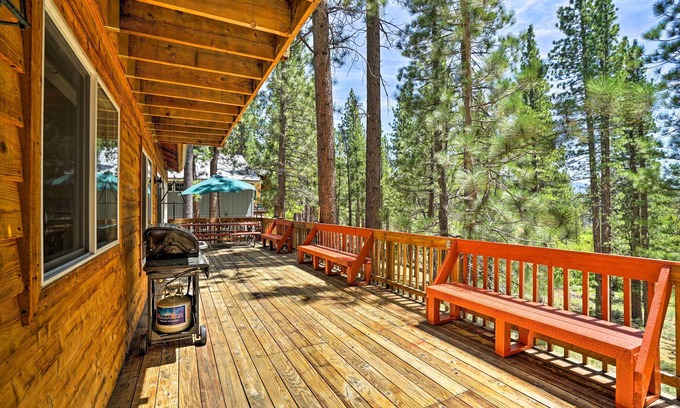 Black Bart Cabin | 4 Mi to Heavenly: Home w/Deck in South Lake Tahoe