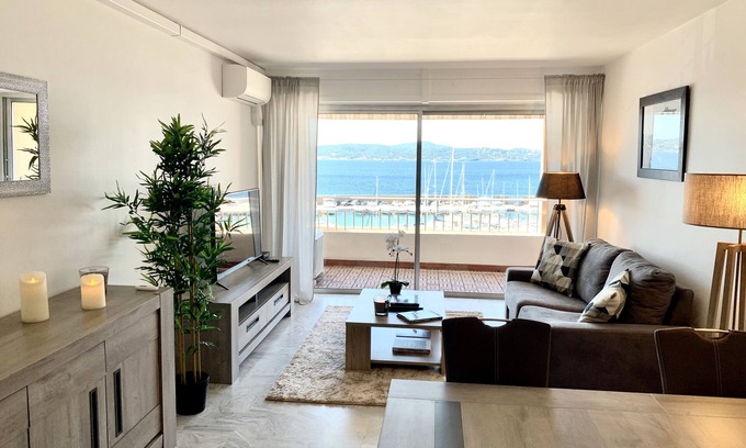 Sainte-Maxime City Centre Apartment | 4-person apartment facing the sea 50m from the beach and town center