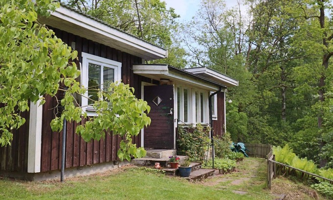 Drakabygget House | 4 person holiday home in ÖRKELLJUNGA