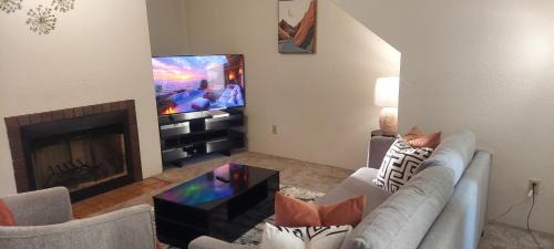 Seahurst Apartment | 4-plex Apartment in Burien - Unit 1 - 7 min from Sea Tac Airport - 15 min from Downtown Seattle