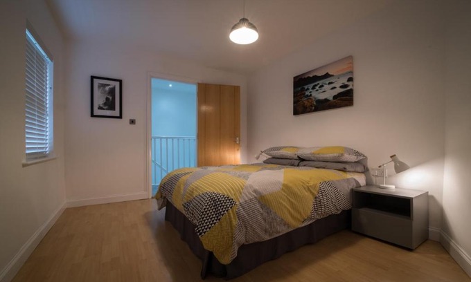 Keswick House | 4 RIVERSIDE COURT
