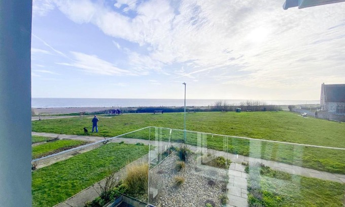 Pakefield House | 4 Sea View Walk, Pakefield