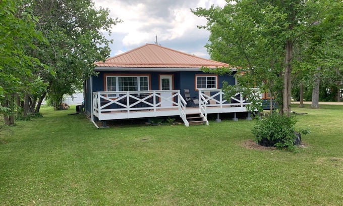 St. Andrews Cottage | 4 Season Family Cottage in Matlock, MB. Close to Matlock Beach (Lake Winnipeg)