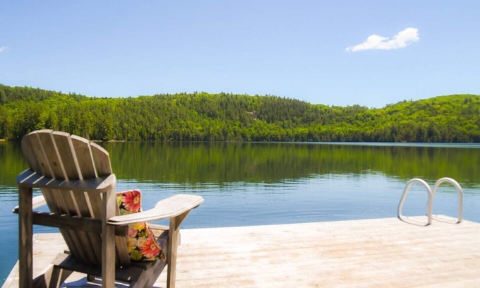 Northfield Cottage | 4 Seasons waterfront retreat for rent on a beautiful lake - 3 bedrooms