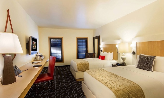 San Jose Hotel | 4 Spacious Units Close to Washington Park! Parking & Outdoor Swimming Pool