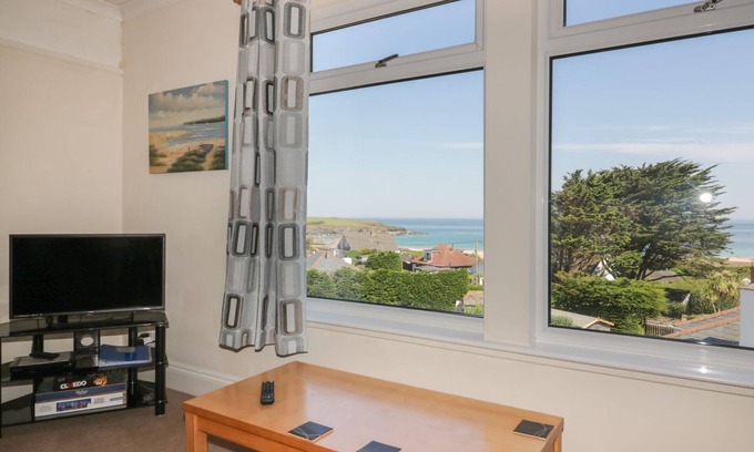 Harlyn Apartment | 4 Star Apartment with Stunning Sea Views just 200 meters from Harlyn Bay Beach