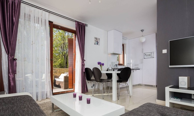 Cizici House | 4 star romantic villa, just a minute walk to the beach, heated pool.