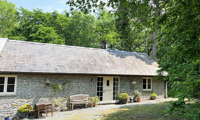 Tirabad Cottage | 4-star Secluded Self-catering Eco Holiday Cottage in Welsh Borders