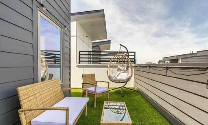 Fort Worth House | 4 STORY Modern Bohemian Getaway