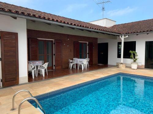 Jardim Virginia House | 4 SUITES, AR COND TV, INTERNET, PISCINA,150 MTS PRAIA! Aceitamos Pet!