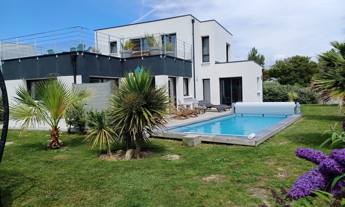 Penmarch House | 4 * vacation home between La Torche and Pors Carn with swimming pool.