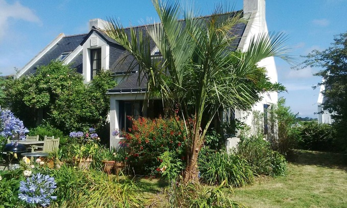 Bangor Villa | 4* villa with beautiful garden - 2 to 10 people
