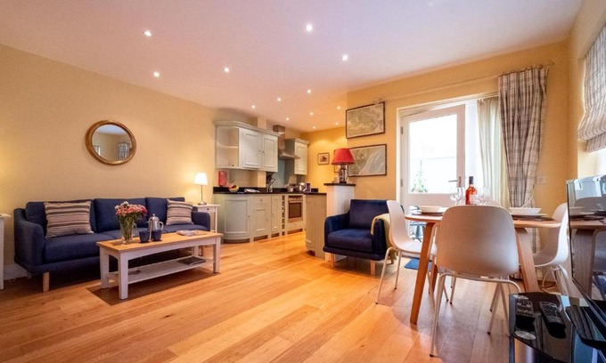 Aldeburgh House | 4 Wards Place