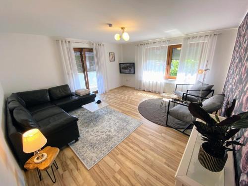 Gramsham Apartment | 4 Zimmer Wohnung, 6 Bed, Küche, Waschmaschine, Wlan, Garden, free Parking